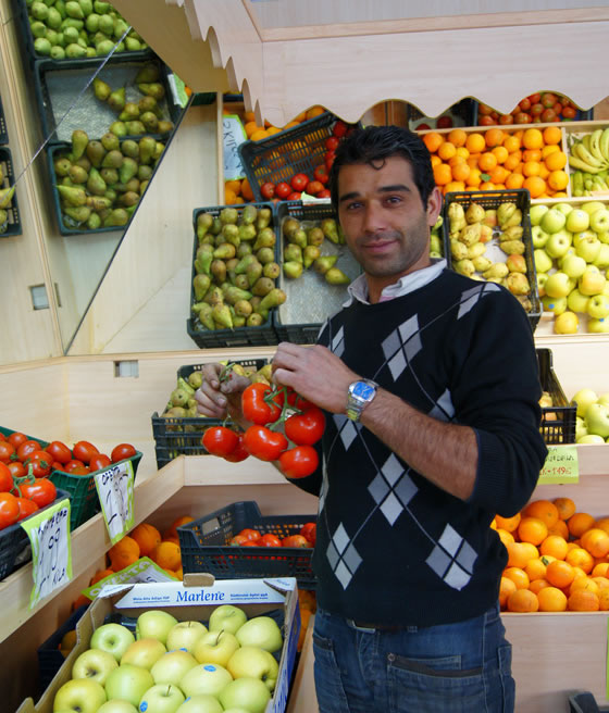 Jahngeer con tomates en rama