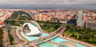 Ciudad de Valencia y su río Turia