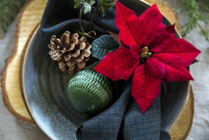 Decoraciones de mesa con poinsettias