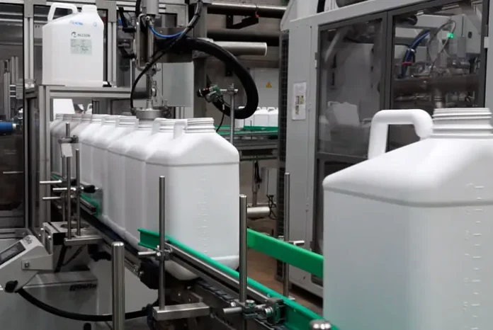 Fabricación de envases agrícolas de garrafas de 5 litros