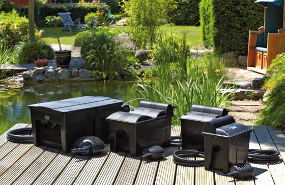 Sets BioSmart de filtración por gravedad con preclarificador UVC y bomba para estanques