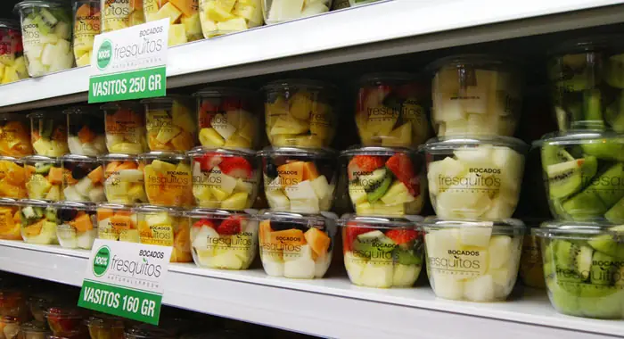 Fruta lavada y cortada