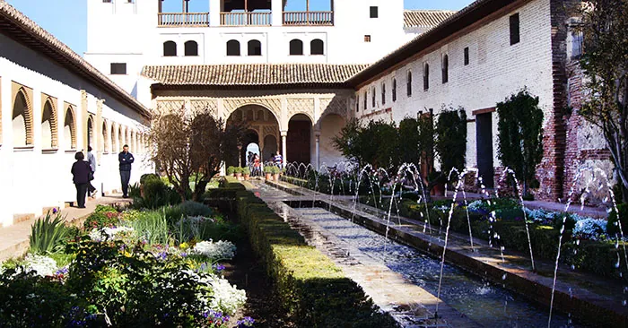 Jardín hispanoárabe en interior Jardín hispanoárabe en interior