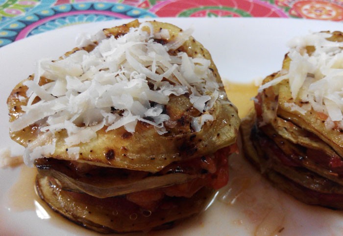 Milhojas de berenjena y tomate