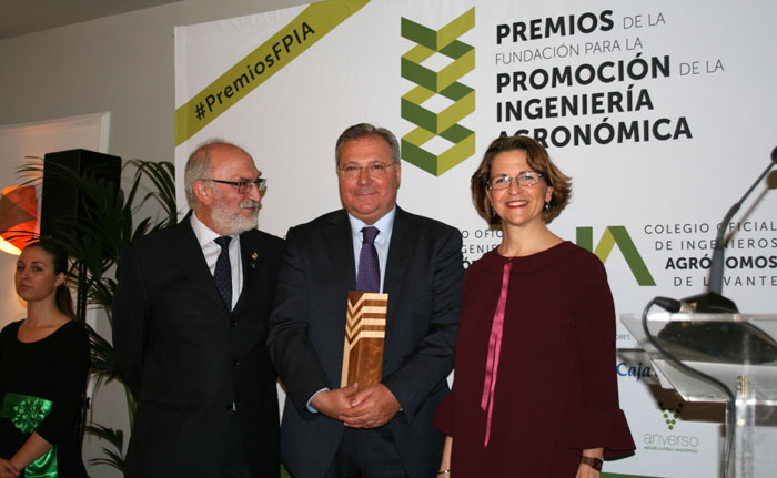 AEFA recibe el Premio Iniciativa y Desarrollo