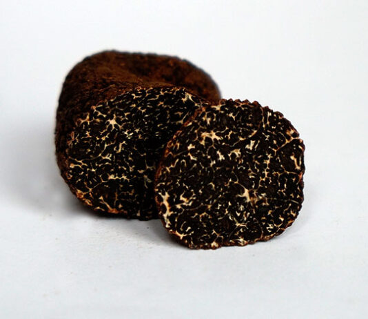 Trufa negra cortada